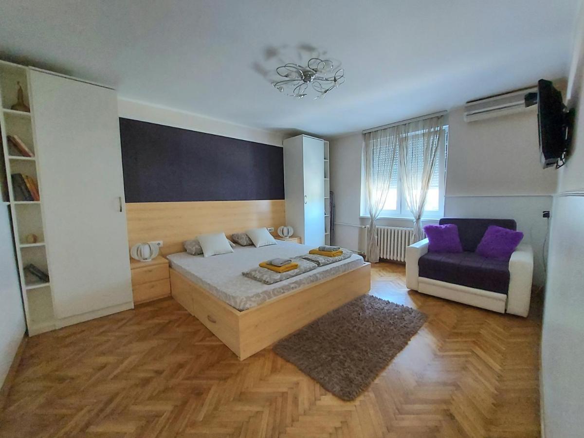 Central Apartment With Garage Újvidék Kültér fotó