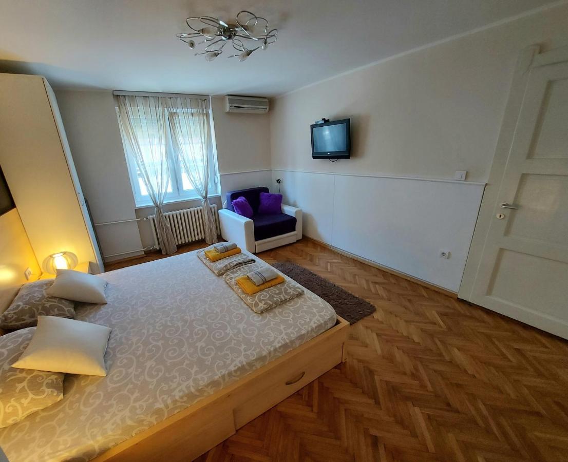 Central Apartment With Garage Újvidék Kültér fotó