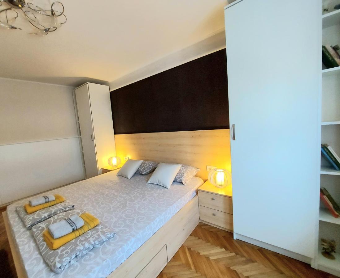 Central Apartment With Garage Újvidék Kültér fotó