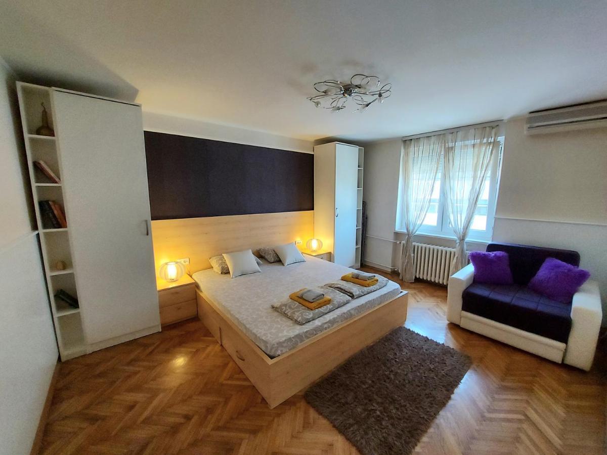 Central Apartment With Garage Újvidék Kültér fotó