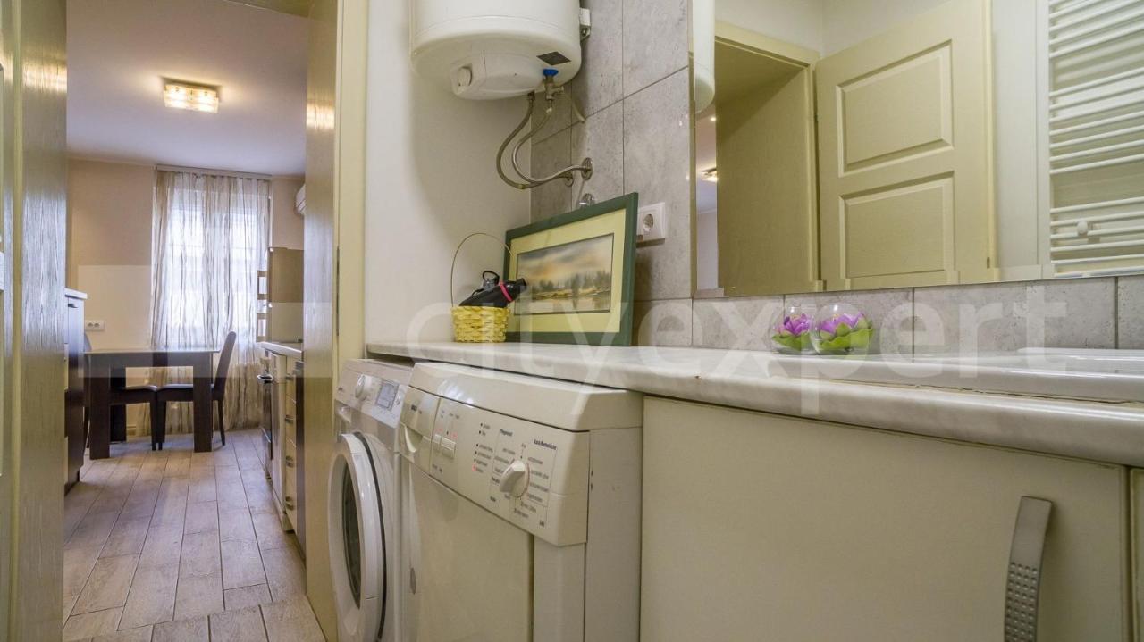 Central Apartment With Garage Újvidék Kültér fotó