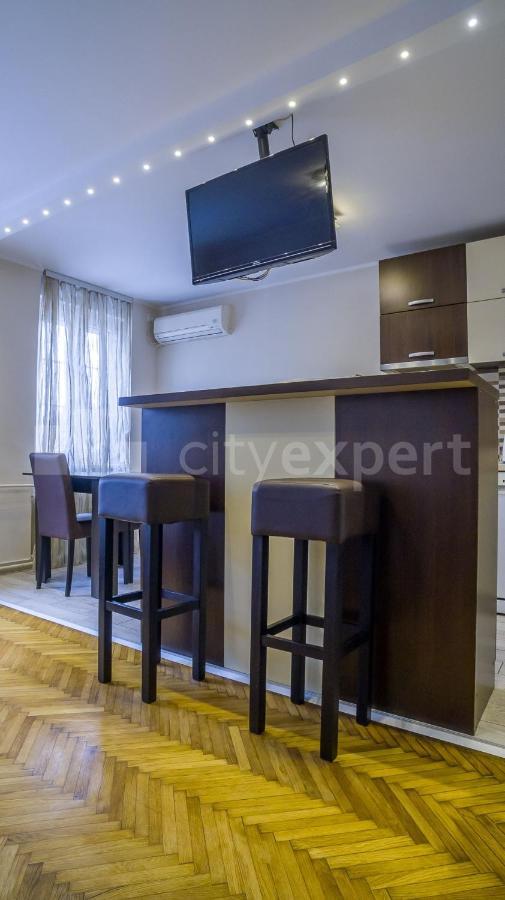 Central Apartment With Garage Újvidék Kültér fotó