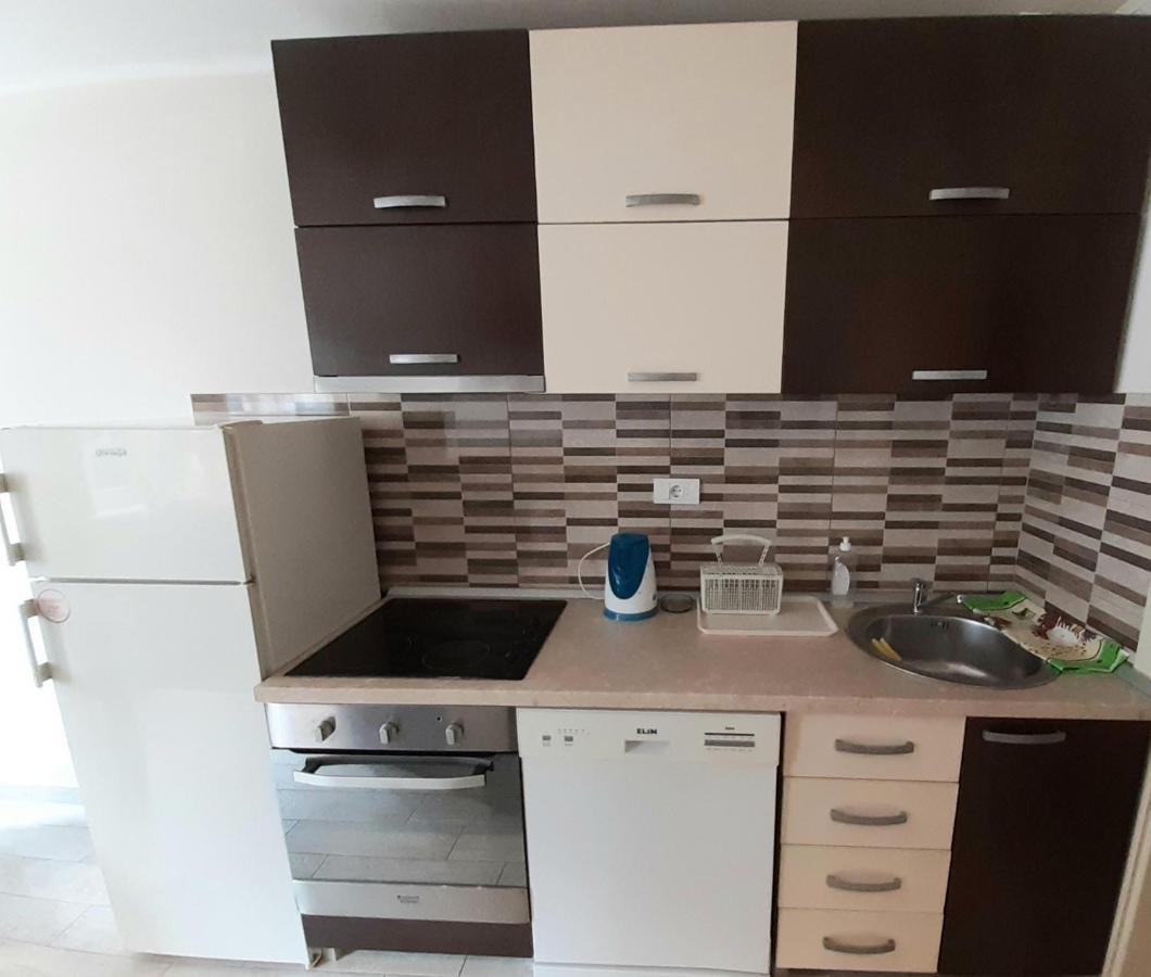 Central Apartment With Garage Újvidék Kültér fotó