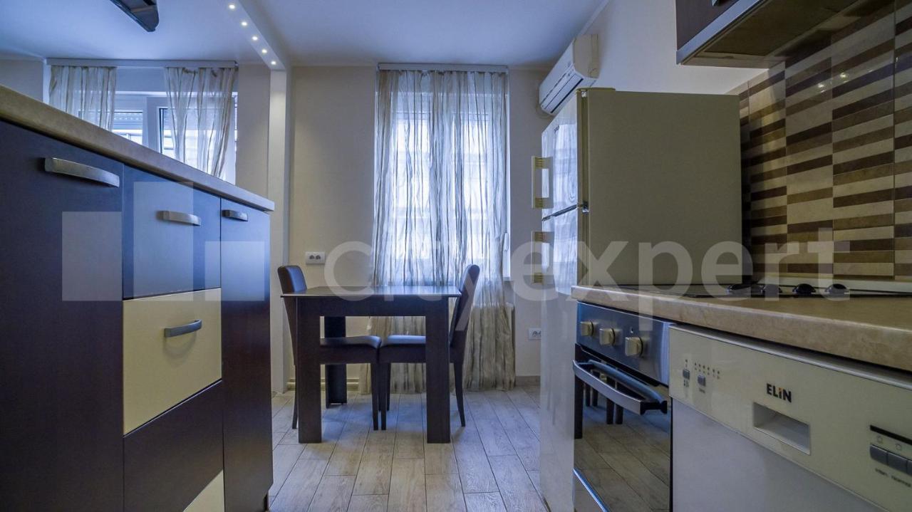 Central Apartment With Garage Újvidék Kültér fotó